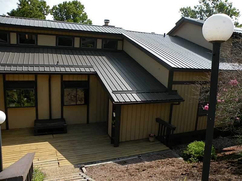Nice view of Table Rock Lake, Holiday Island bridge! Water view from living room, master bedroom and sunroom. Open floor plan w/fireplace in living room, handicap shower & tall toilet in hall bath, 2014-new heat/air, paint, carpet and ceramic tile. Clean!,Laundry in hall, storage in covered carport building,front deck and in sun room. Second bedroom has oak built in desk and murphy bed center. Cathedral ceiling w/transom windows make the townhouse light & bright. Sun room has own h/a unit. Move in ready!