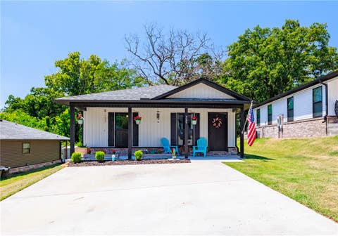 Photo of 329 Lafayette Street, Van Buren, AR 72956 (MLS # 1357074)