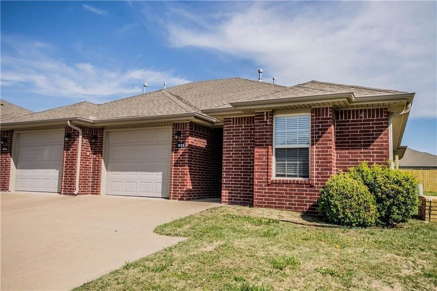 Don’t miss this beautifully updated duplex in a prime Centerton location! Featuring fresh new paint and a smart split-bedroom layout, this home offers both comfort and privacy. Enjoy a spacious open-concept living area, a bright eat-in kitchen, and a fully fenced backyard—perfect for relaxing or entertaining.

This home includes three bedrooms, two full bathrooms, a one-car garage, central heat and air, and quick access to HWY 102. A refrigerator is also included as a courtesy to tenants.

Clean, well-maintained, and move-in ready—schedule your private tour today!