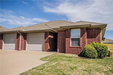 Photo of 931 Kensington Lane, Centerton, AR 72719 (MLS # 1325250)