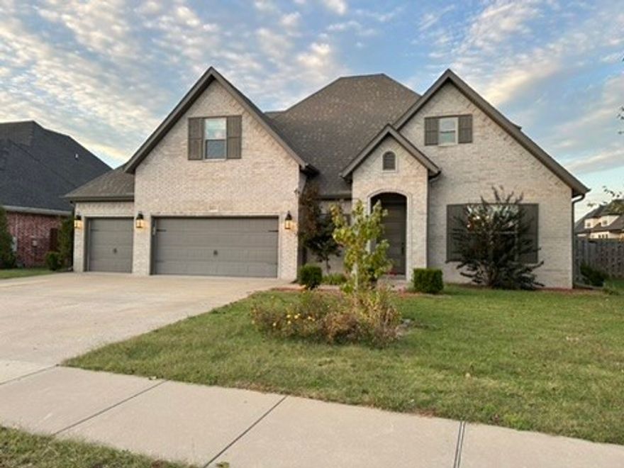 VACANT, MOVE IN READY!! Beautiful open floor plan with large primary suite on main level. 3 bedrooms and large bonus room on 2nd floor. Large covered patio for entertaining. 3 car garage. Privacy Fence. This home has it all.
PICTURES WILL BE ON LINE 10-16-25