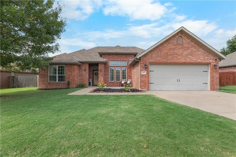Photo of 2611 N Fire Fly Catch Drive, Fayetteville, AR 72704 (MLS # 1323167)