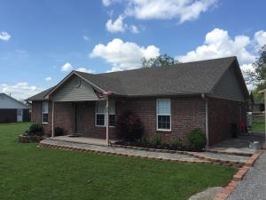 3 bedroom,2bath home for sale in Lamar.Immaculate landscaping,smoke free,like new interior-cathedral ceilings,3 retractable screen doors,lazy susan cabinet,pantry.Play house with air conditioning ,carport with storage loft ,workshop,chainlink fenced in back yard.MOVE IN READY!!!!!