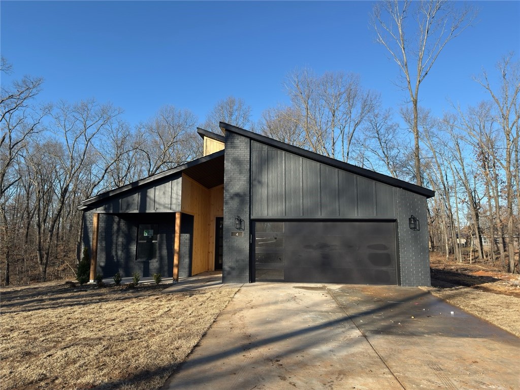 Come enjoy Bella Vista and all of its beautiful amenities in a NEW home. Large lot on a circle street with one other house. ONE mile to Little Sugar Trails Parking on Arthur Rd where you can hop on the Tunnel Vision Mtn biking trail. Less than 15 minute drive into Bentonville. In Bentonville schools. Home's interior features an open layout with a large quartz island, stainless steel appliances, and a pantry. Modern touches including upgraded lighting package. LVP flooring throughout. Dedicated laundry room. Recirculating hot water heater. Covered porch overlooking the backyard. Builder offers a TWO YEAR warranty. (Ask about other Bella Vista locations coming up from this builder!) *Use Google Maps for driving directions*