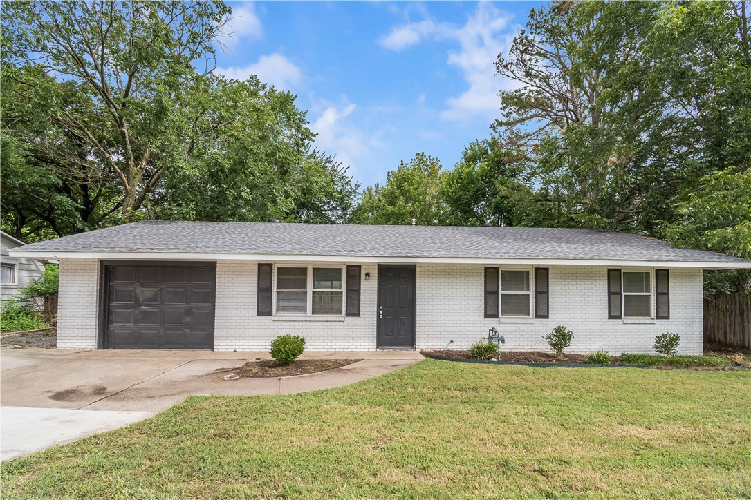 Welcome to 966 W Sycamore St, a perfectly located 3-bedroom, 2-bath home in the heart of Fayetteville's exciting and evolving 71B Corridor Improvement Zone. Whether you're an investor, first-time buyer, or looking for walkable convenience, this property checks all the boxes.
Enjoy direct access to the Razorback Greenway Trail, perfect for biking, walking, or commuting car-free. You're just steps from the University of Arkansas, Wilson Park, and some of Fayetteville's best local brunch spots. Everything you love about city living is right outside your door.
This home offers easy access to both I-49 and downtown Fayetteville, making it a breeze to get anywhere in town. Whether you're heading to a Razorbacks game, exploring Dickson Street, or commuting across the region, you’re in a central, connected location.
Set in an area that the City of Fayetteville is actively enhancing through the 71B Corridor Plan, this is more than just a home. It's a smart investment in a growing and vibrant part of town.