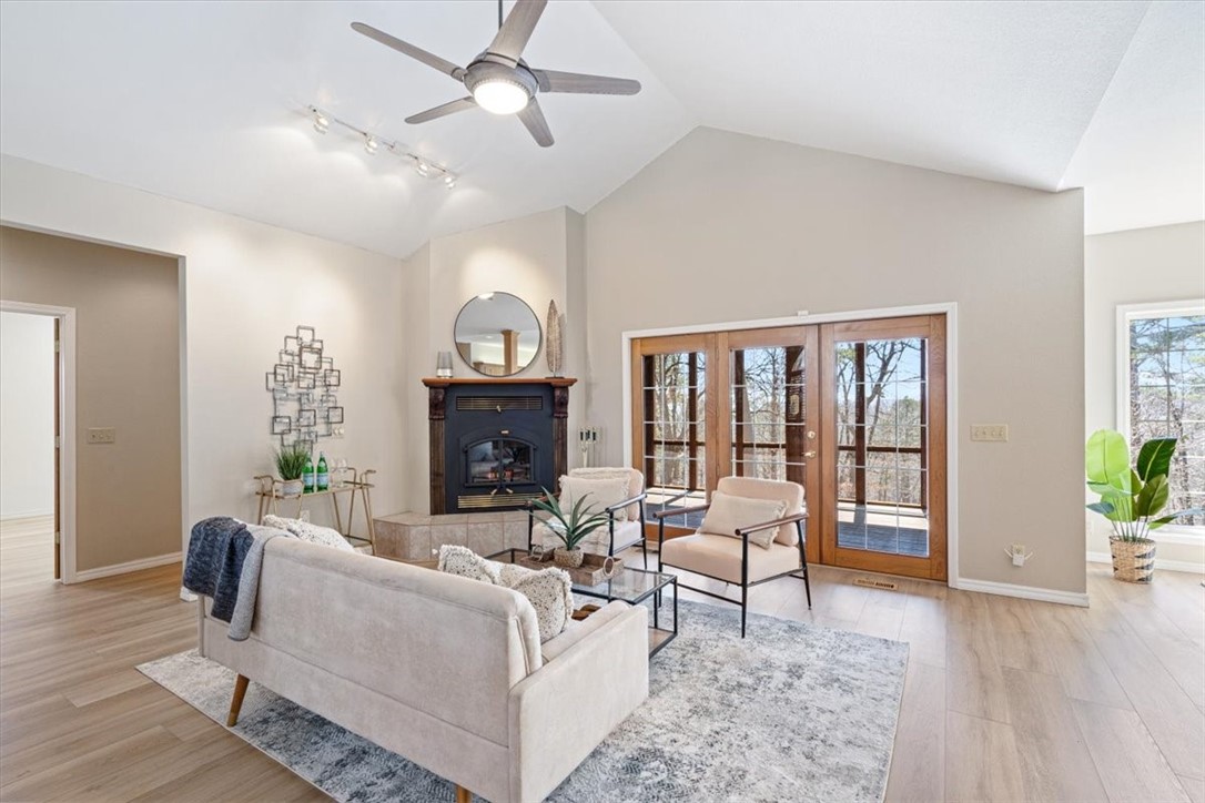 GREENACRES SUB-RURBAN - Residential