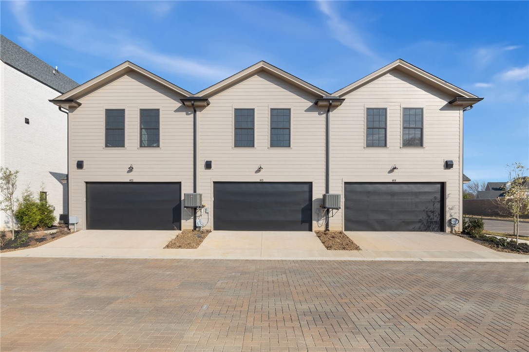 Pinnacle Village - Residential Lease