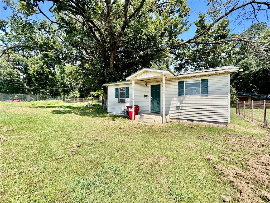 This 2-bedroom, 1-bath home offers 600 square feet of living space with a metal roof and crawl space foundation. Ideally located behind Tyson Foods and near a local park, it provides great convenience. The home offers plenty of potential for personalization and modern touches, making it a wonderful opportunity to create your own style.