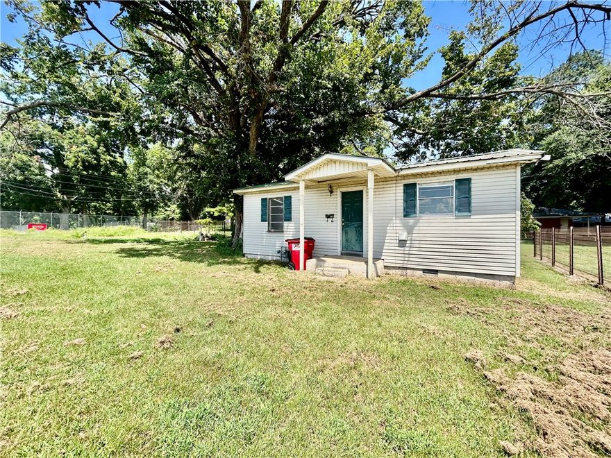 This 2-bedroom, 1-bath home offers 600 square feet of living space with a metal roof and crawl space foundation. Ideally located behind Tyson Foods and near a local park, it provides great convenience. The home offers plenty of potential for personalization and modern touches, making it a wonderful opportunity to create your own style.