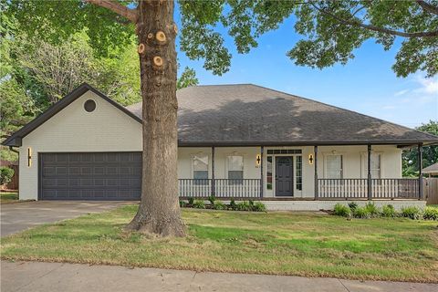 Photo of 4414 W New Bridge Road, Fayetteville, AR 72704 (MLS # 1354877)