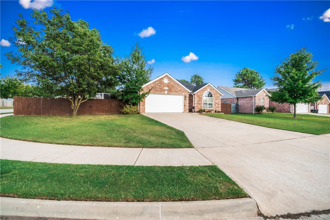 Open, bright, and inviting! This beautiful 3-bedroom home sits on a spacious corner lot with a well-landscaped yard, perfect for relaxing or entertaining.
Enjoy an open floor plan filled with natural light, thoughtfully maintained, and move-in ready. Recent updates include a newer HVAC and roof, along with many modern touches throughout the home.
Don’t miss this opportunity—schedule your private showing today!