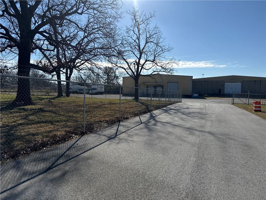 Commercial building offering approximately 14,000 SF of available space located near downtown Springdale. Property features flexible layout options with negotiable lease terms, including long-term lease options available, and is suitable for a variety of commercial uses. Convenient access to major roads and nearby amenities.