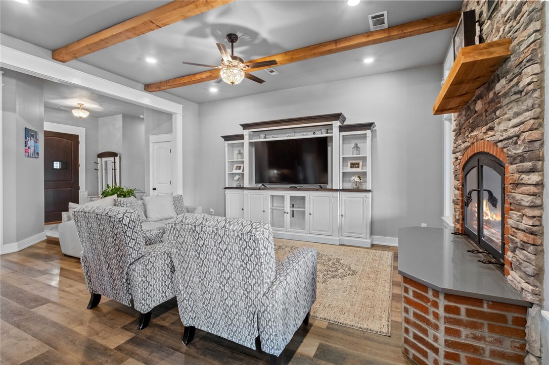 17-19-32-RURAL - Residential