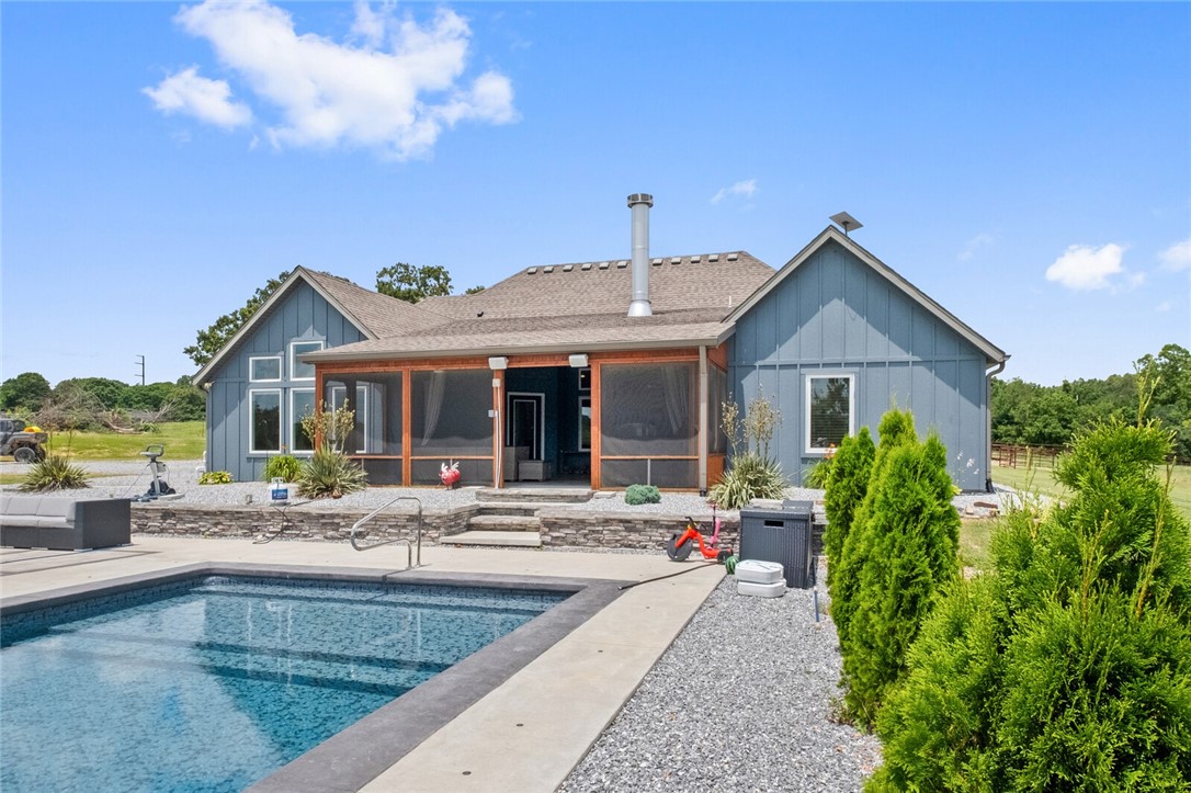 17-19-32-RURAL - Residential