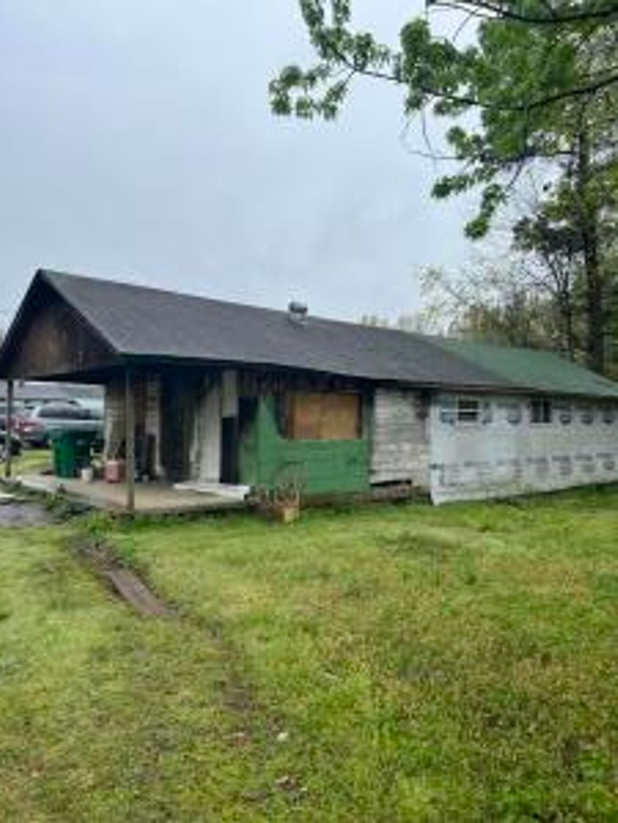 Calling all investors! House in need of repairs. Located close to Arkansas Tech University.  Located on a corner lot. No Disclosure.Sold As Is