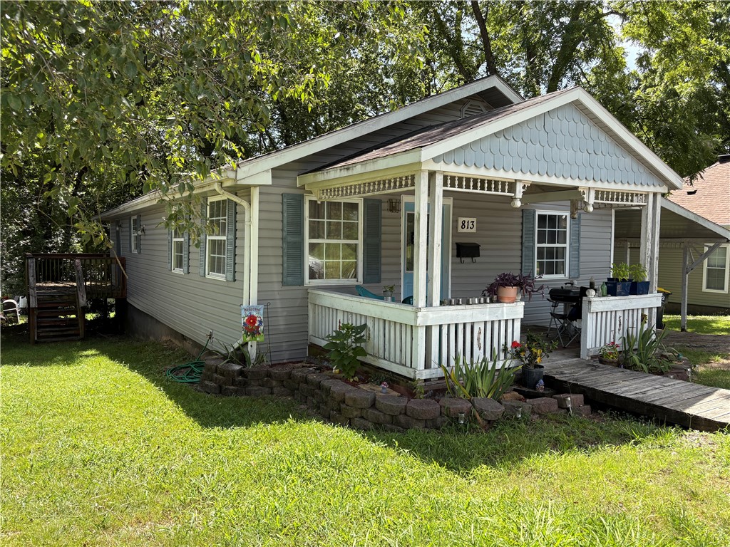 Great investment property! This parcel has two homes on it that are currently rented. Homes are 2BR 1BA on a corner lot with one home featuring a one car carport and accessible handicapped ramp. Great price for a 2 home package!