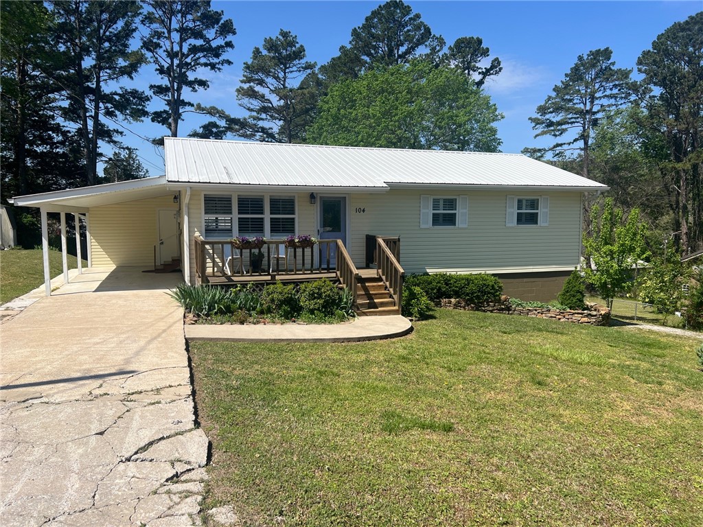 This charming 3-bedroom, 1.5-bath home in the heart of Jasper AR blends modern updates with classic comfort. Step inside to find a thoughtfully updated interior featuring granite countertops, new fixtures, and custom window coverings that add both style and function and a large basement perfect for finishing into additional living space, game room, or storage. Enjoy year-round comfort with central air and heat, and cozy up on cooler nights next to the propane fireplace. Also note there are washer/dryer hookups on main floor and in the basement for convenience.
The home boasts a durable metal roof and a spacious porch—perfect for entertaining, relaxing with a morning coffee, or enjoying Jasper’s peaceful surroundings. Whether you’re looking for a full-time residence or a weekend escape, this home has you covered.
Located just minutes from local shops, dining, and outdoor adventures in the Buffalo National River area, you’ll love the small-town charm and unbeatable natural beauty Jasper has to offer.