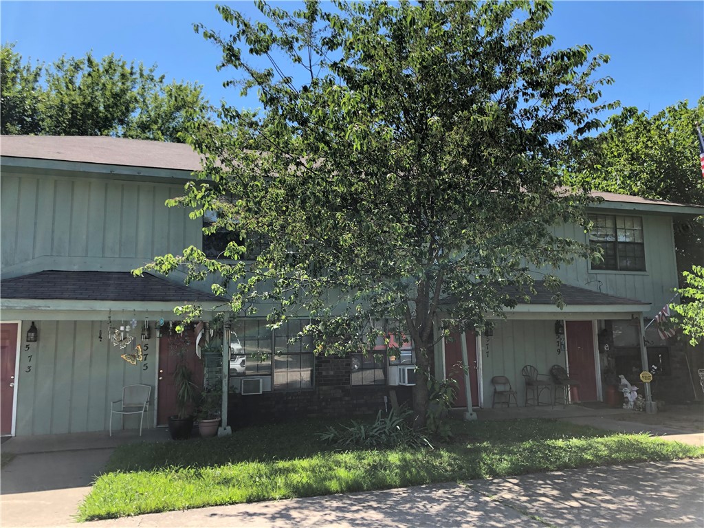 2 bedroom, 1.5 bath townhome. Wood floors, all appliances, fenced backyard, new paint, carpet upstairs, very clean/nice. Great neighbors. Available 3/1/22.
