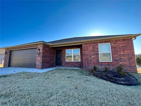 Photo of 116 Cooper Street, Huntsville, AR 72740 (MLS # 1330185)