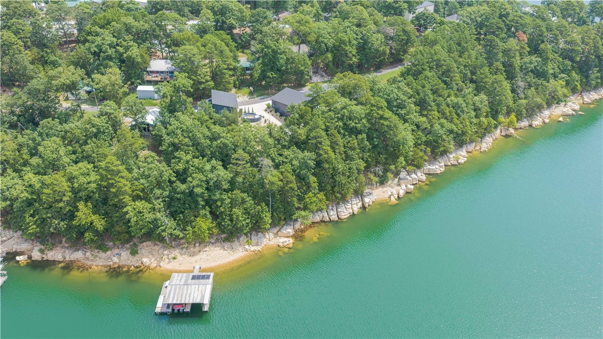 10087 Rustling Oaks