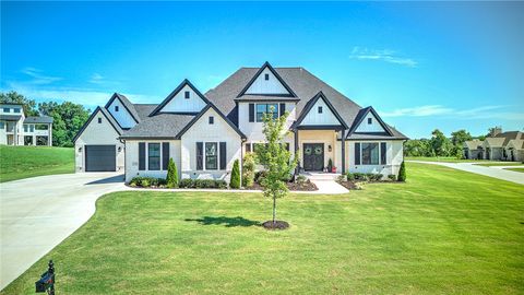 Photo of 2702 NE Waterfall Avenue, Bentonville, AR 72712 (MLS # 1349690)