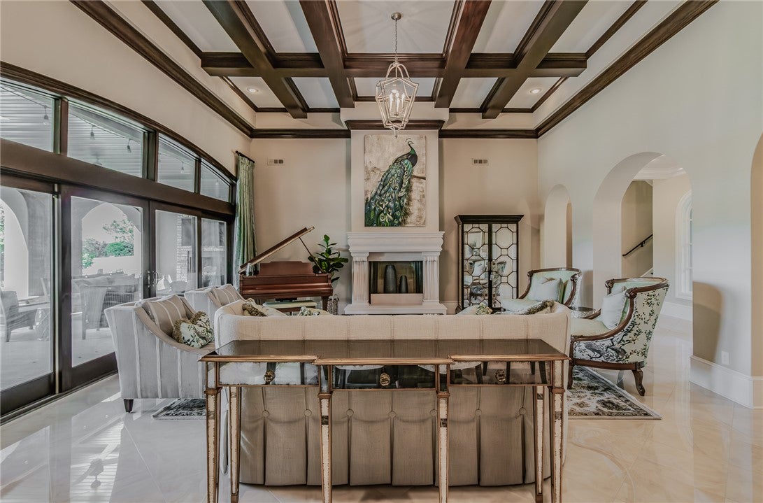 12 W Pinnacle Drive