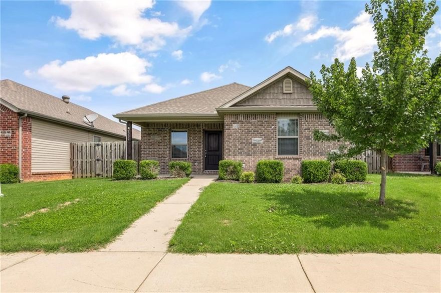 This three-bedroom, two-bathroom house is available for rent. It is located under four miles from the Wal-Mart Home Office and near local schools, restaurants, and shopping. The property features a larger floor plan with an open concept. The kitchen and bathrooms have granite countertops. Flooring is a mix of hardwood, tile, and carpet in the bedrooms. All appliances are included. Pets require owner approval and an additional deposit. No smoking.