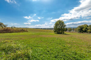 Skyline Acres - Commercial Sale