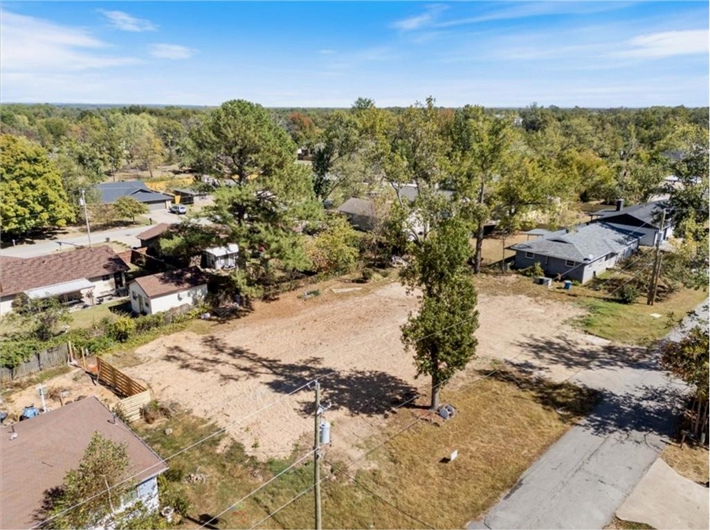 RARE FIND ā as close as it gets to Downtown Bentonville! Cleared and ready for your dream home. Enjoy the best of Bentonville living with easy access to Downtown restaurants, Farmers Market, First Fridays, and the beautiful Crystal Bridges trails. Bike or walk to all your favorite spots! Donāt miss this opportunity to own a buildable lot in one of the most desirable areas of Bentonville ā this one wonāt last long!