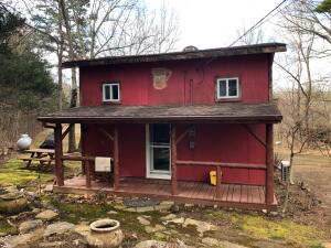 Cute 1 bedroom cabin (tiny home) in perfect location near the Buffalo National River, yet only minutes to town. Rustic exterior with covered porches dovetail with the setting, while the wood floors, spiral staircase and economy of space make for fun efficient living. Possibilities include permanent residence, weekend or vacation home or nightly and weekly rentals. In the heart of the Ozarks! Come and enjoy! All #'sn are approx.