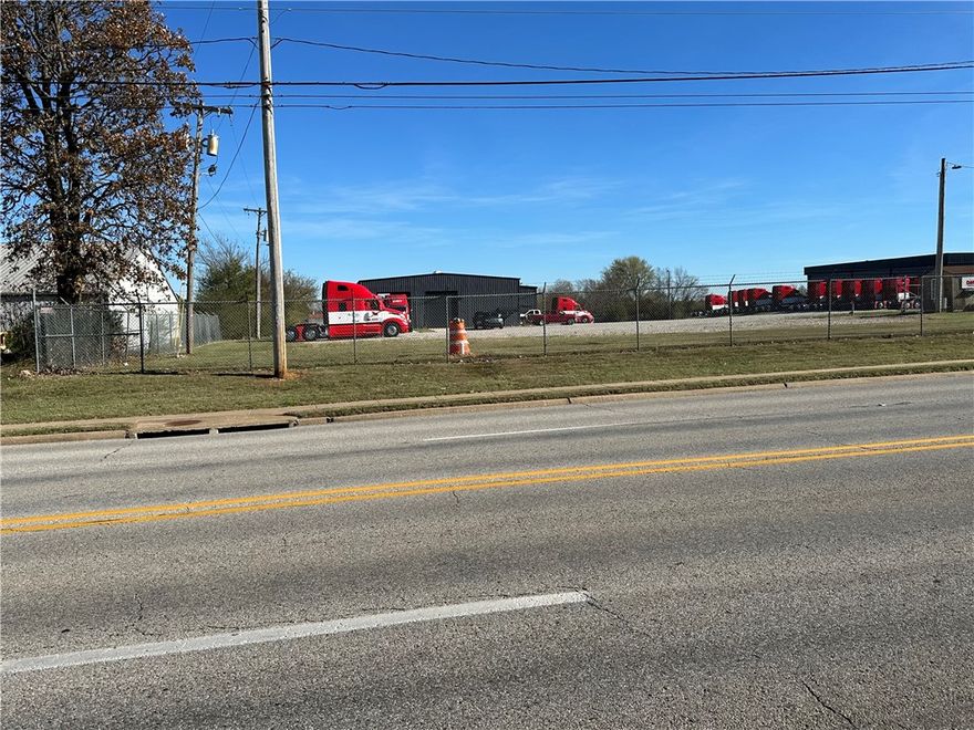 Do you hear that???? That’s opportunity knocking!!!! Highway 59/Lincoln St. Property, great location for a small office or salon…. Or build a small house….. great for someone to take advantage of!!! Let’s talk about your dreams come true! Be in a centralized location close to NWA/NEO! Check it out!
AGENT OWNED!