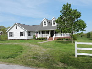 This Country Charmer is ideally located between Harrison & Bull Shoals Lake. A stunning 5 bedroom, 3 1/2 bath home on 1.8 acres, and with approximately 3284 sq ft there is room for a big family and/or guests. Loaded with extras including interior shiplap siding, vaulted ceilings, hardwood floors, granite countertops, stainless steel appliances & a breakfast bar. Big living room, a dining room & kitchen with a breakfast nook. Spacious master bedroom with a walk-in closet and nice master bath with double glass sinks, jetted tub and separate shower. The finished basement has bedrooms, an office area & large rec room/den with wet bar. There is also an extra garage/workshop area in the basement. Other extras include a large deck with a nice view and a big covered front porch for relaxing.
