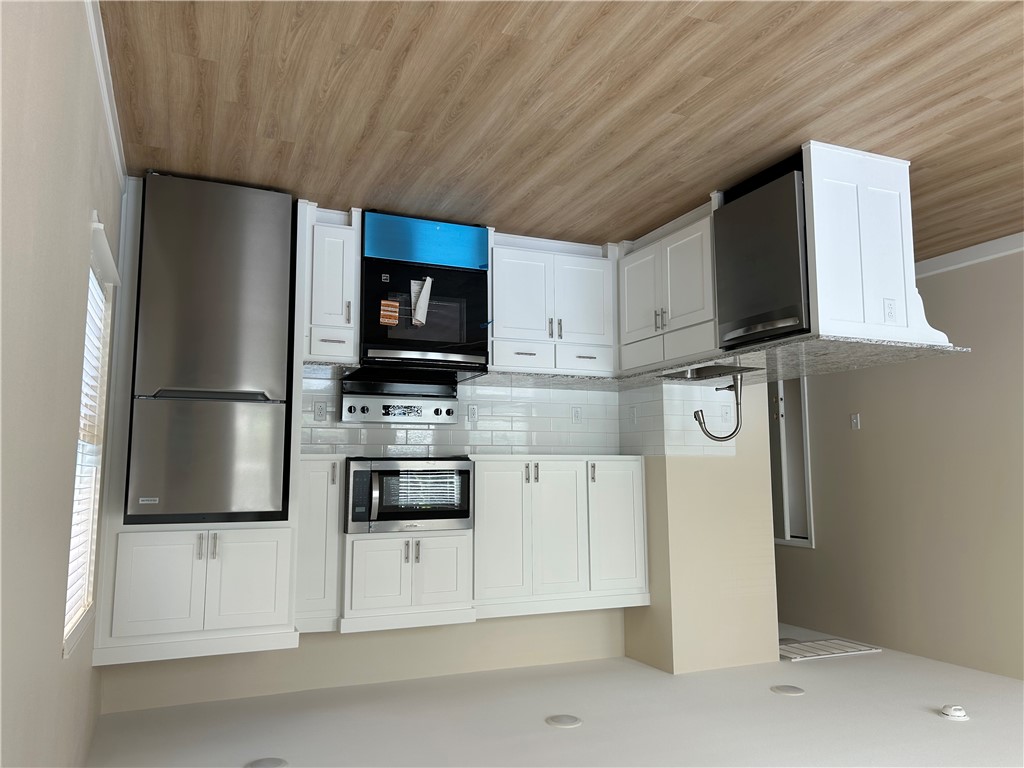 Holcombs Second - Residential Lease