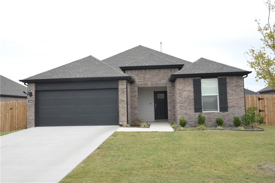 Very nice home for lease close to park & schools .  LVP flooring throughout .  Large primary bedroom suite with walk-in shower and oversized  closet .  Split bedroom floorplan .  Covered back patio 
washer/dryer & fridge !
