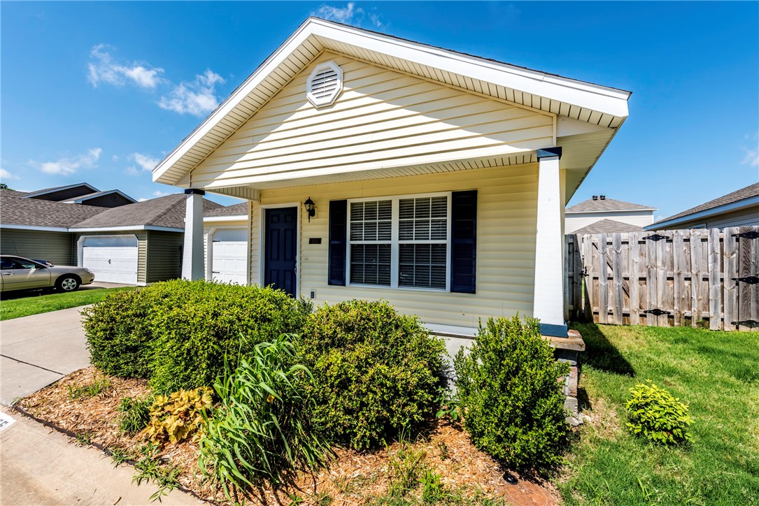 Cute 3 bedroom, 2 bath cottage style home located in Walnut Crossing. Access to community park and walking trails. Close to I-49 and the U of A. W/D connections. Taking applications now.