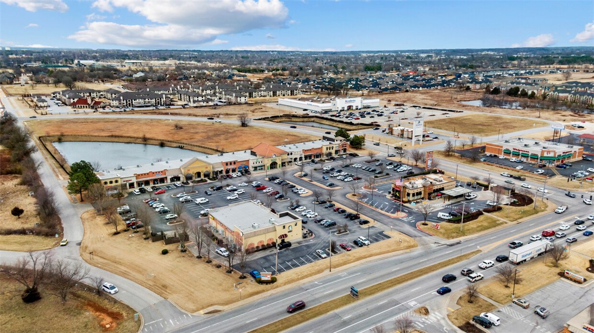 Tuscany Square - Commercial Lease
