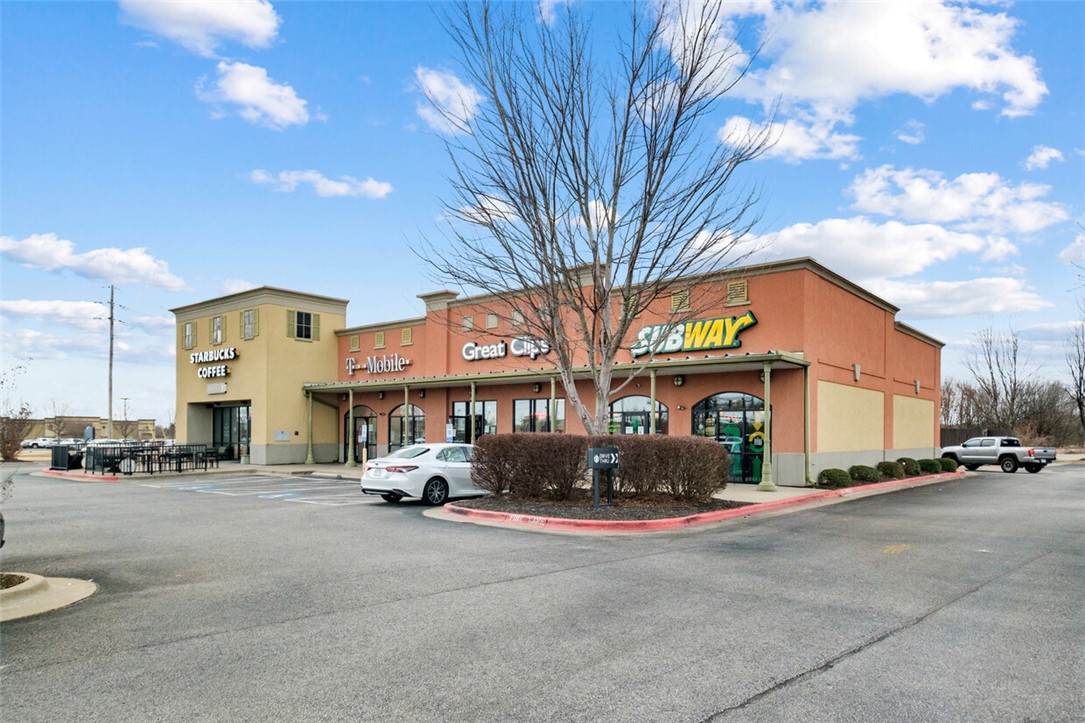 Tuscany Square - Commercial Lease