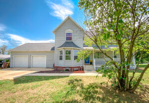Great home on a level 1.26 acre lot, nice quiet dead end street with pasture on two sides. 4 bedrooms 2 full and 1/2 bath. Home has office space off of living area. Large foyer with master down stairs. Covered porch, 2 car attached garage plus metal barn for storage. This one won't last long!!