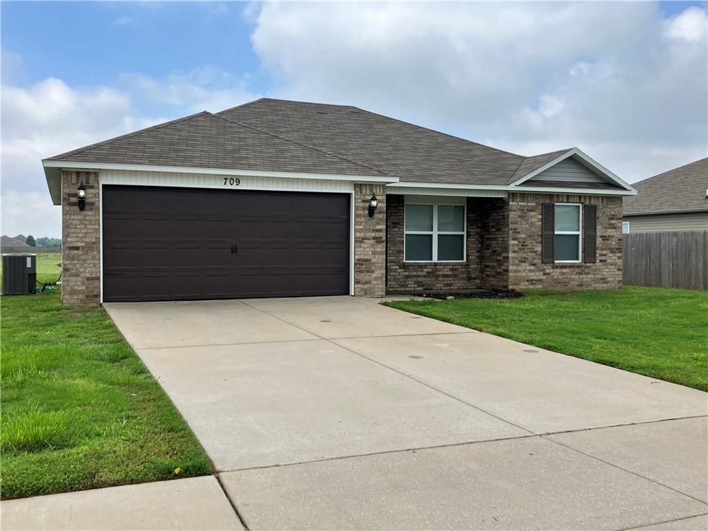 Beautiful 3 bedroom 2 bath single family home in a quiet neighborhood. Bentonville School District! Eat-in kitchen. Low maintenance laminate flooring. Plenty of storage. Home backs up to water retention area to give the home a very private feel. Convenient location with access to Bentonville, Rogers, Gentry, and the XNA airport. Residents will have easy access to shopping, dining, and entertainment options. Washer/dryer and fridge included. No pets. No smoking. All applicants over the age of 18 must submit to a background and credit check. Don't miss out on this fantastic opportunity to call this duplex home!