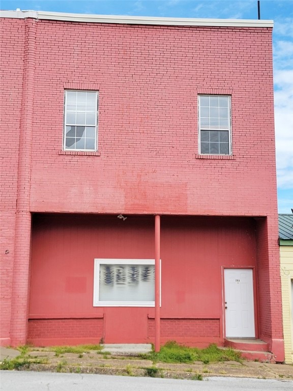 Great location just off of the Green Forest square. This offers over 3600 square feet of floor. This solid vintage 2 story building is perfect for operating a business or conducting meetings. Currently being used as a church. Recent updates include new Heating & Cooling, and new roof. Lower level includes a large meeting area, a 2 stall bathroom and 2 additional bathrooms. Upstairs includes an additional bathroom and shower, a large main gathering room, extra classrooms, and kitchen.