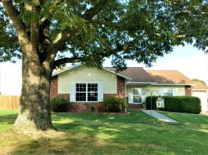 Nice home in the Bergman school district. 3 bedroom, 3 baths, very spacious living room and dining room, all on one level with no stairs. The house plan is perfect if you need mother in law quarters. Large level privacy fenced backyard and very nice workshop. 2 master suites, one with separate entrance and handicap accessible walk in shower.