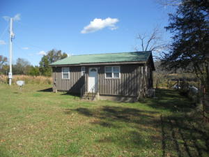 Very nice 3BR 1BA cabin with privacy but not far off of the pavement. Recent updates of new flooring and paint, has central H/A, back up propane. Great view and short drive to the Buffalo River.