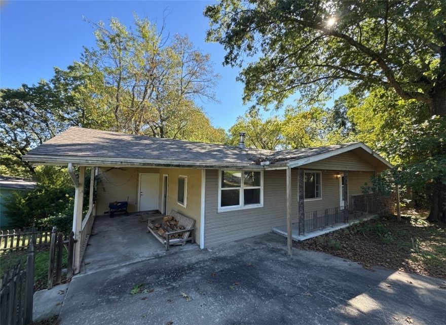 Experience this fully renovated Bella Vista gem, perfectly located near the Back-40 mountain biking trails. This move-in-ready home has been completely updated, featuring 2 bedrooms, 2 full baths, and a versatile 200-square-foot bonus room. Modern improvements include a new roof (2021), HVAC (2018), and a total interior remodel with upgraded appliances and stylish bathrooms. The open kitchen with island flows to a spacious deck offering serene wooded views and a fenced side yard. With the refrigerator, washer, and dryer all included, this beautifully transformed residence is the perfect turnkey sanctuary for nature lovers and outdoor enthusiasts.