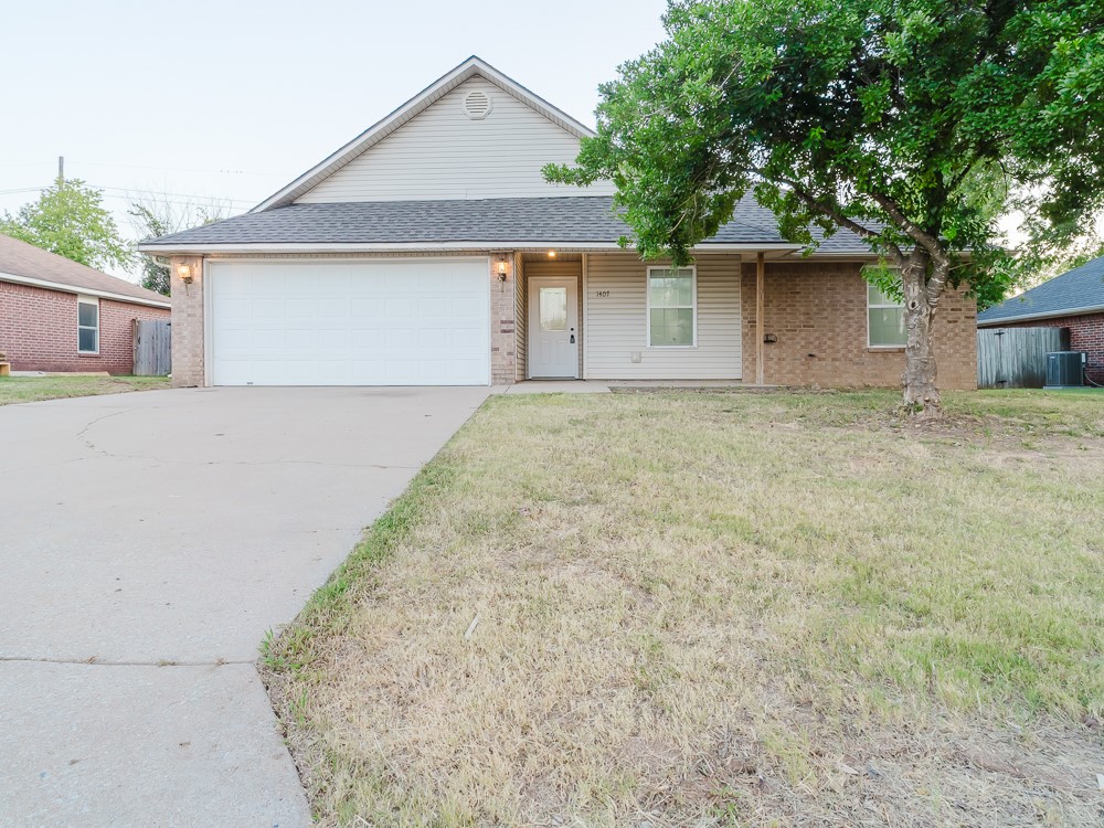 Remodeled 3 bed 2 bath home. Excellent location. Walk to Bentonville High School and the new Walmart campus. Large privacy fenced yard. Hard surface floors throughout, no carpet. Granite counters. Stainless kitchen appliances. Refrigerator conveys. Tenant must provide washer and dryer. Pet considered with additional $350 deposit. Tenant placement only. All adult occupants must complete an application. $50/person to apply.