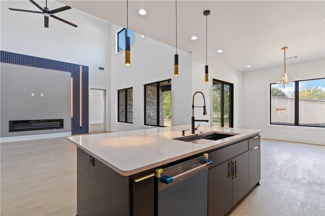 SOARING AT SCISSORTAIL SUB-ROGERS - Residential