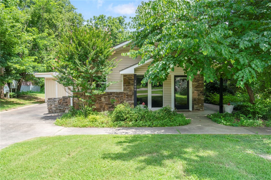 Located in the highly desirable Prairie Creek lake area near beautiful downtown Rogers and Zoned C-2, this property is also listed as Residential (see MLS #1297243.) High traffic count and signage for a high profile business. Have your business at the front of the house and live at the back and beautifully finished basement area. Older property with significant improvements such as windows updated from original, metal fencing, Newer HVAC, hot water heater, roof 2024, carpet in residence side - laminate in office/retail area. Wonderful multiple decks/patios.