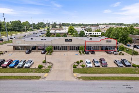 Photo of 1380 SW Westpark Drive 4 #4, Bentonville, AR 72712 (MLS # 1349490)