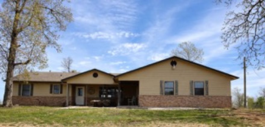 Tucked away on Logan Cave Road, this 4-bedroom, 2-bath home offers the perfect blend of privacy, space, and convenience. Situated on partially wooded land, the property feels like your own private retreat with breathtaking views, while still being just minutes from everything you need.
Enjoy established trails winding through the property—ideal for ATV riding, exploring, or simply taking in the natural beauty around you. Whether you're looking for a place to unwind after a long day or a property where you can truly spread out, this one delivers.
Despite its secluded feel, you're just minutes from Highway 412, making for an easy commute—approximately 15 minutes to Siloam Springs and 20 minutes to Tontitown.
If you’ve been searching for a property that offers both peaceful country living and practical accessibility, this one is worth a closer look.
A standout feature is the large red dirt pit, offering incredible potential to be transformed into a beautiful pond!