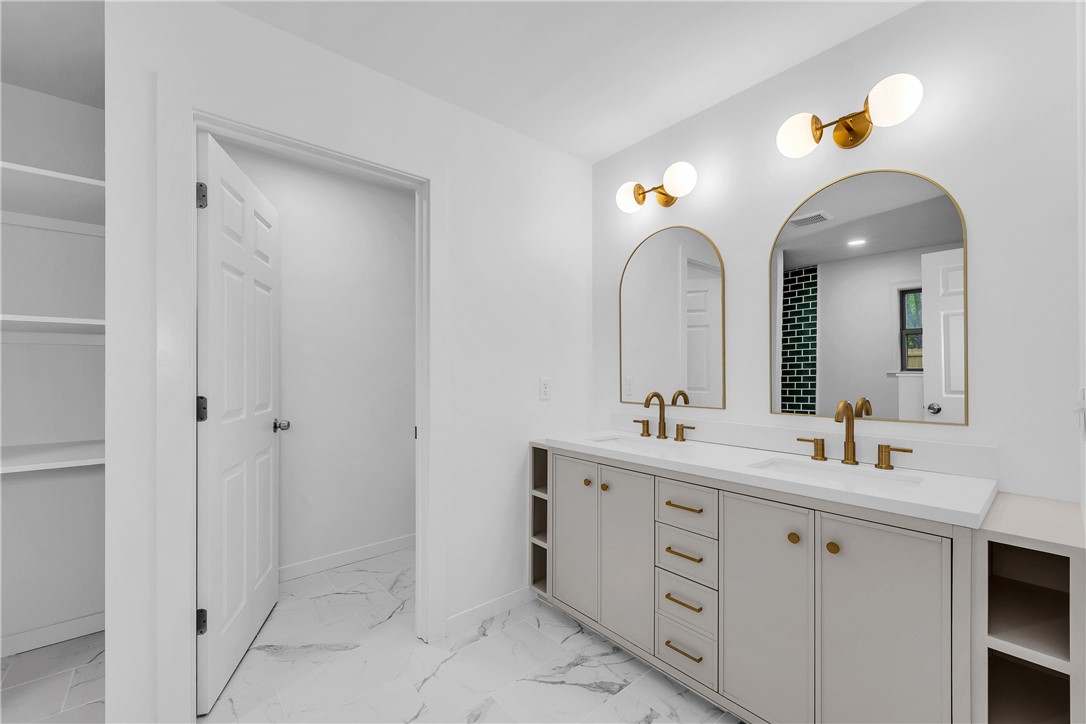 Oaks Manor Sub - Residential