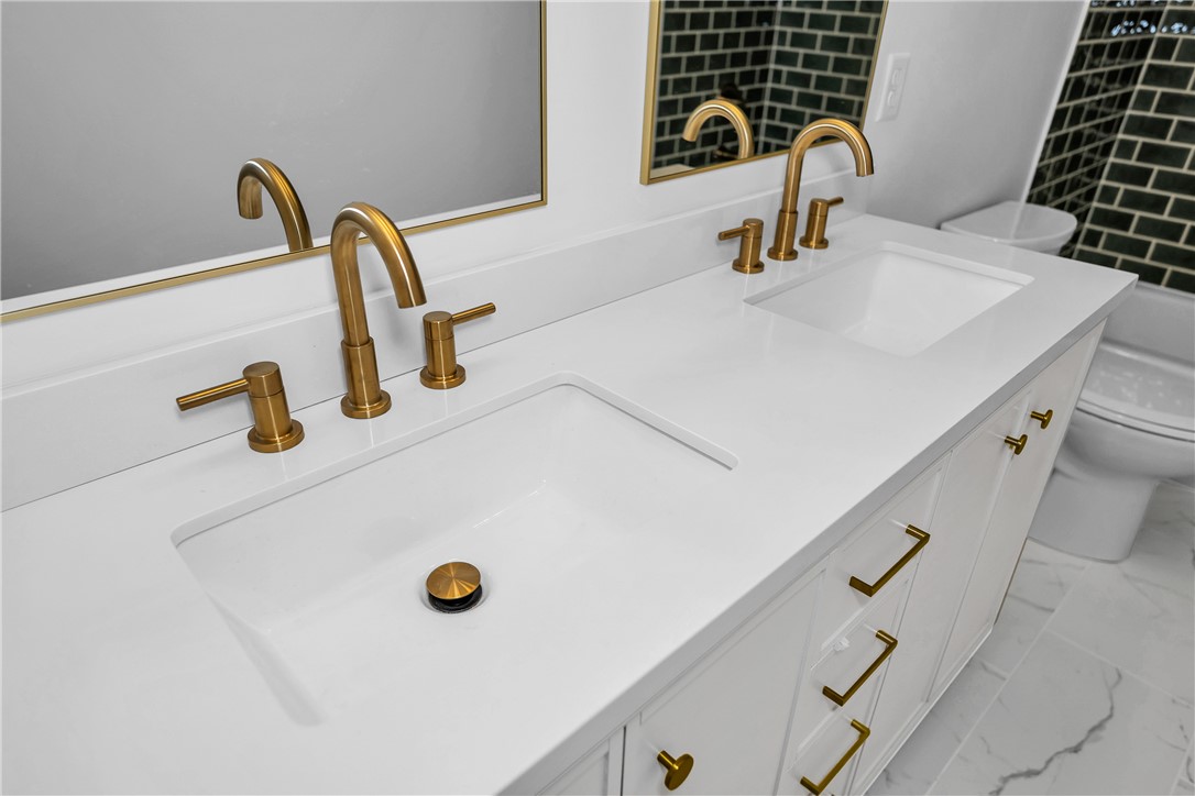 Oaks Manor Sub - Residential